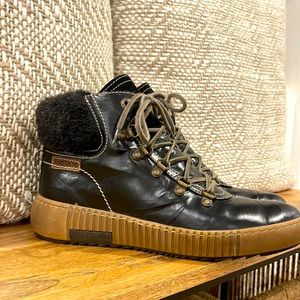 Almost new women’s Josef Seibel ankle boots. Super comfortable and warm!